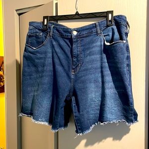 a.n.a. High rise midi shorts with distressing. Size 22W